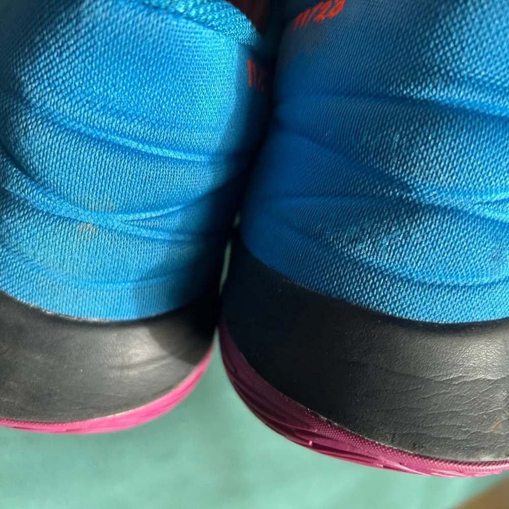 Nike Kyrie Flytrap GS Youth Size 6.5Y